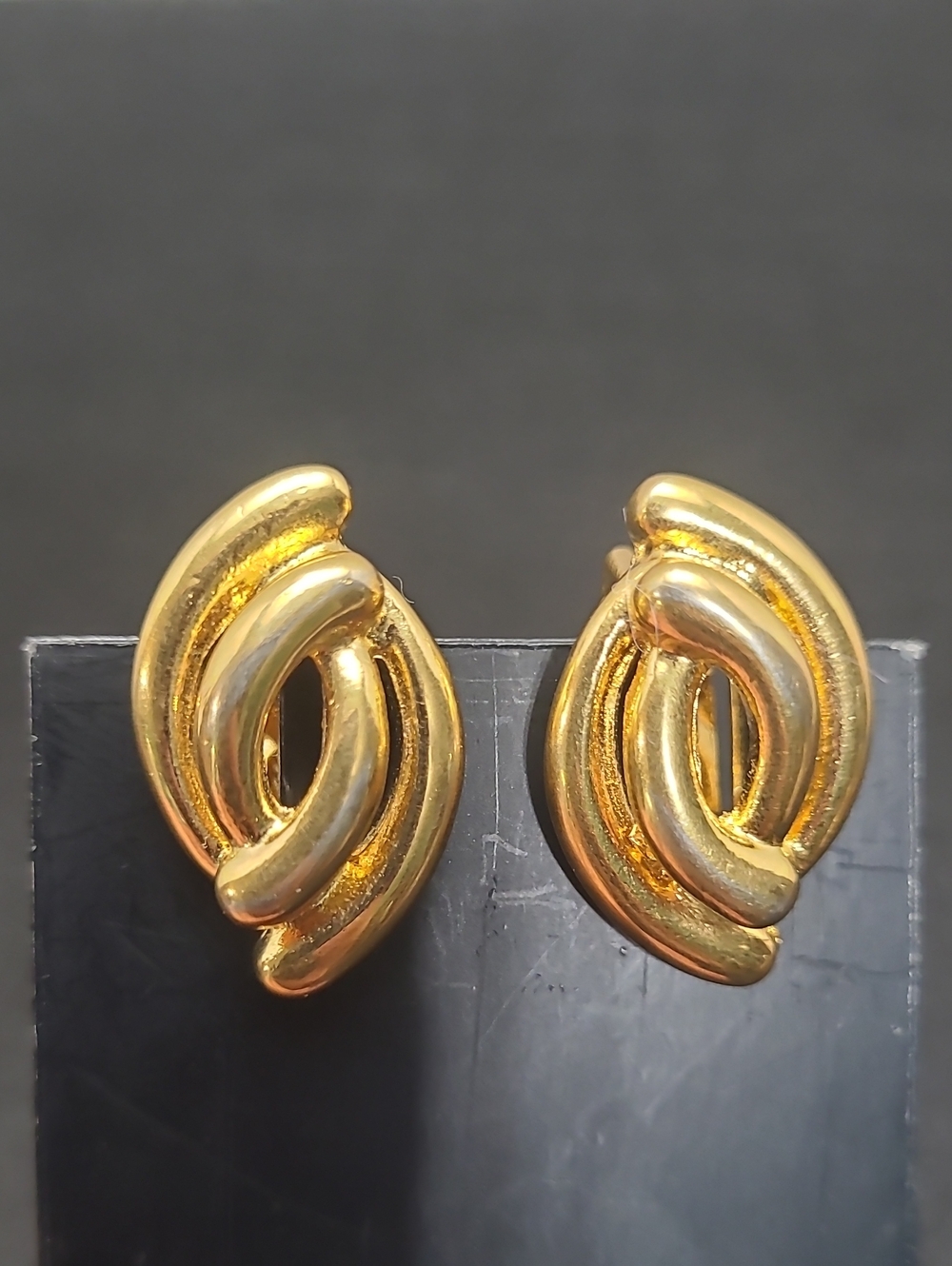 ALFRED SUNG Gold-Tone Twisted Clip-On Earrings